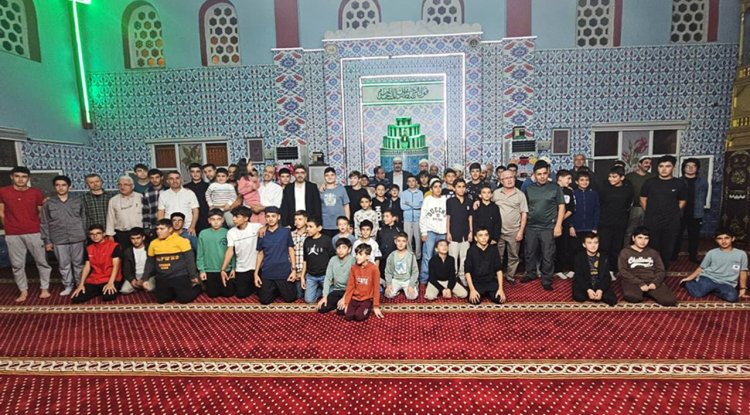 Adana'da imam hatipli gençler camide buluştu