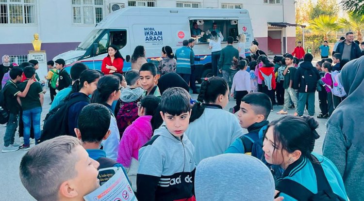 Müftülükten öğrencilere sıcak ikram