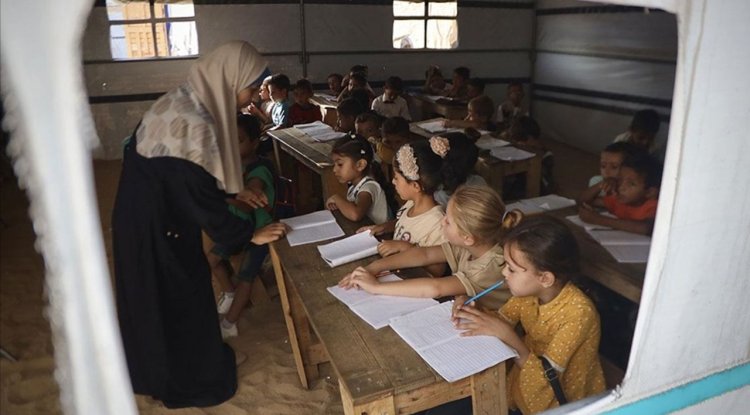 İşgalciler Ekim 2023'ten beri Gazze ve Batı Şeria'da 20 bini aşkın öğrenci ile 1037 öğretmeni şehit etti