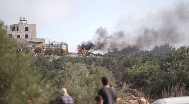 Filistin topraklarını gasbeden işgalciler, Batı Şeria'da zeytin toplayan Filistinlileri hedef alıyor
