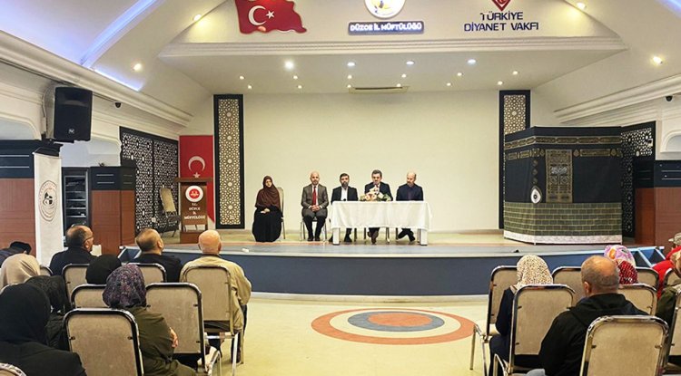 Düzce'de umre semineri düzenlendi