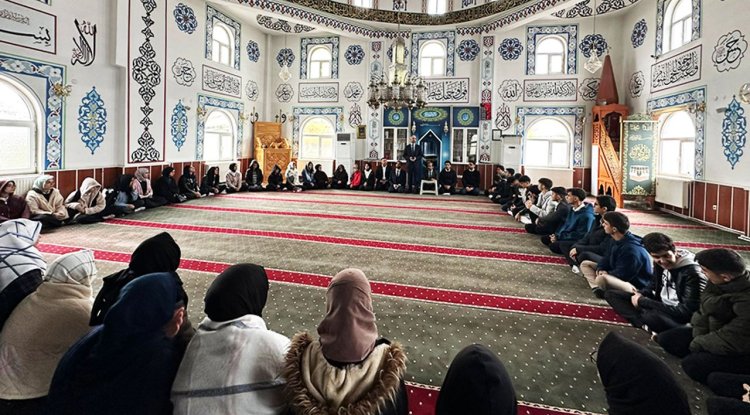 Van'da öğrenciler camide buluştu
