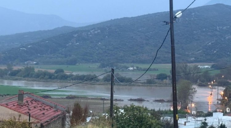 Gökçeada'da kuvvetli sağanak hayatı olumsuz etkiledi