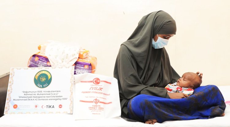 Mogadişu'da Hz. Peygamber'in doğumunun 1500. yılına özel hediyeler dağıtıldı