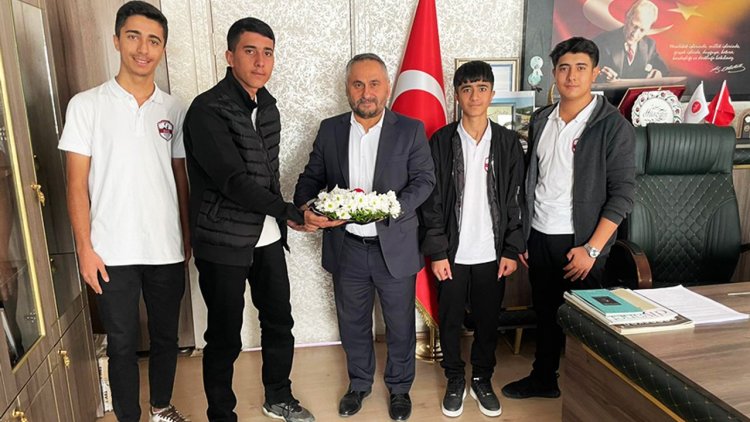 Hakkarili gençlerden Müftülüğe ziyaret