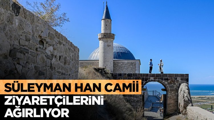 Süleyman Han Camii, Van Kalesi'nin zirvesinde ziyaretçilerini ağırlıyor