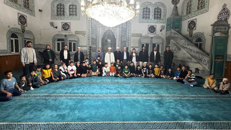 İvrindi'de çocuklar camide bir gün geçirdi