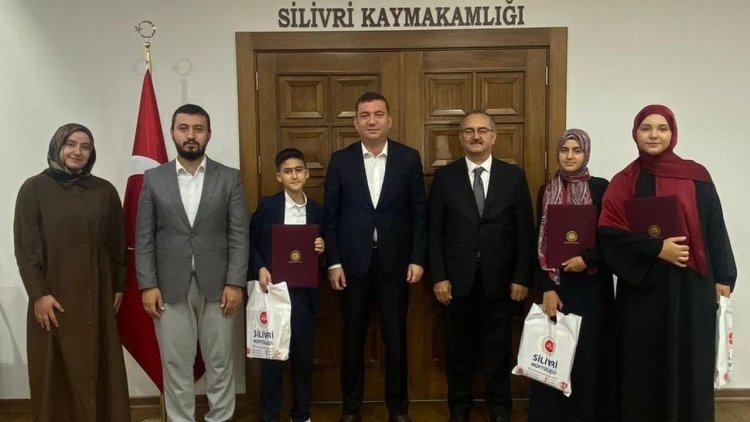 Silivri'de öğrenciler hem okudu hem hafız oldu