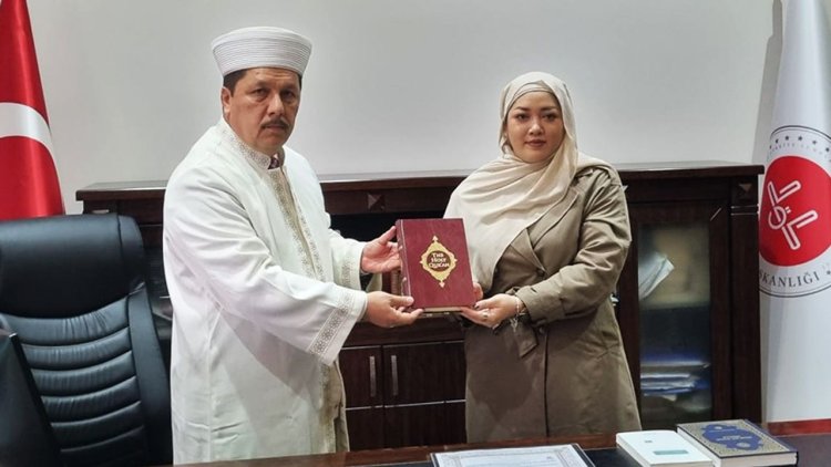 Taylandlı kadın Manisa'da Müslüman oldu