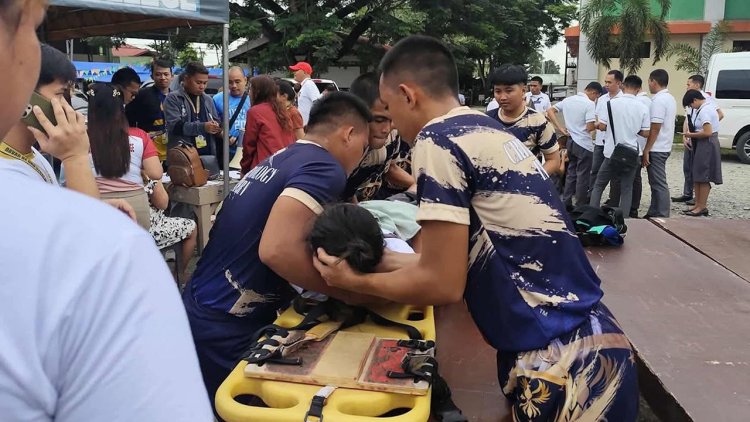 Filipinler'in güneyindeki Mindanao Adası açıklarında 7,4 büyüklüğünde deprem