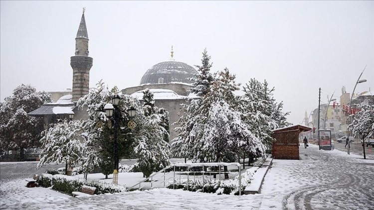 Erzurum şehir merkezi ekim ortasında karla kaplandı