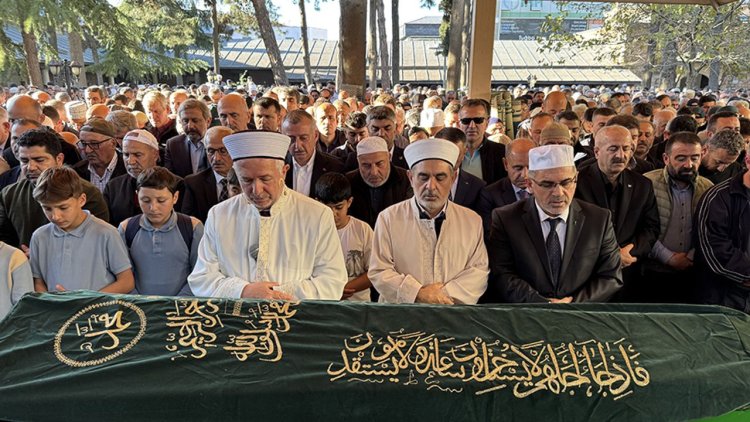 Enkazda vefat edenler ebediyete uğurlandı