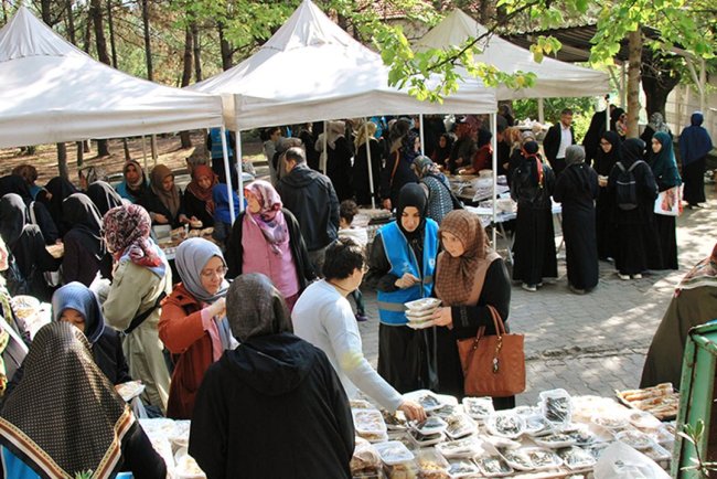 Karabük'teki 'Hayır Çarşısı'na yoğun ilgi