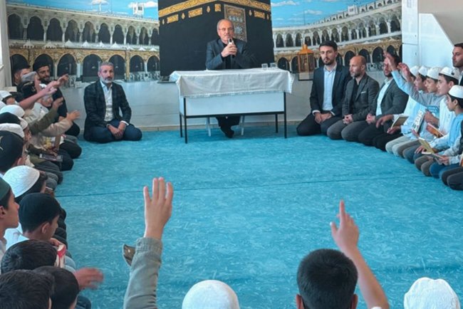 Kozluk Kur'an kurslarında okur yazar buluşması