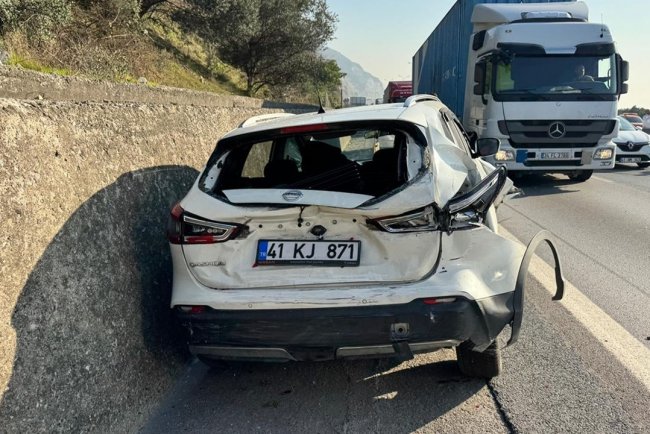 Anadolu Otoyolu Kocaeli kesiminin Ankara istikameti kaza nedeniyle ulaşıma kapandı
