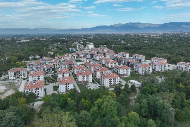 Bakan Kurum, TOKİ ile Düzce'de ev sahibi olan vatandaşların görüntülerini paylaştı: