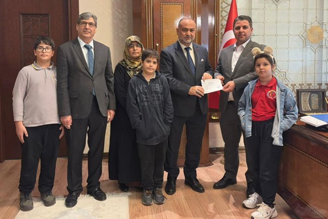 Adana Selahaddin Eyyubi İmam Hatip Ortaokulu'ndan Filistin'e destek