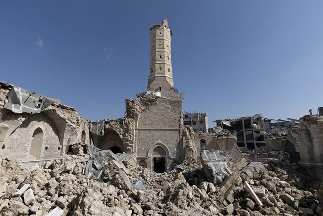 İşgalci saldırıları, Gazze'de yaklaşık 1400 yıllık Büyük Ömeri Camiini 'yıkıntıya' çevirdi