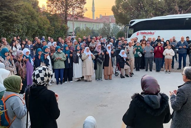 Muğla'da umreciler dualarla yola çıktı