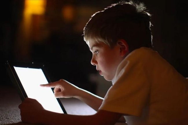 Sivil toplum kuruluşları çocuklar için sosyal medya düzenlemesini savunuyor