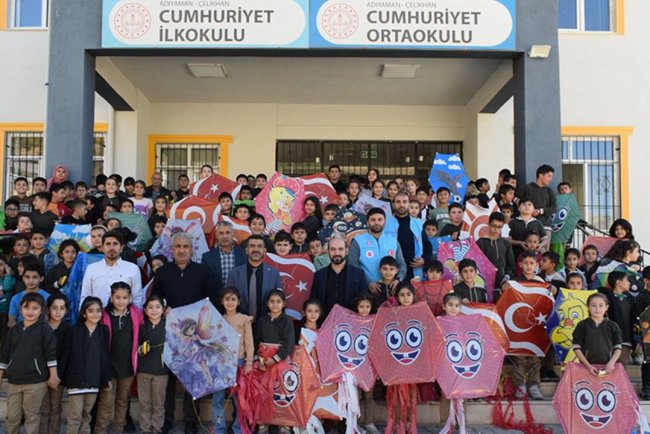 Çelikhan Diyanet gençlikten uçurtma şenliği