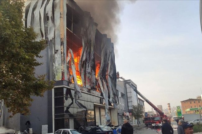 Kocaeli'de kozmetik fabrikasında çıkan yangında 6 kişi hayatını kaybetti