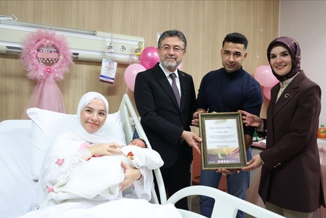 Her yeni doğan bebek ve yeni evli çift adına bir fidan