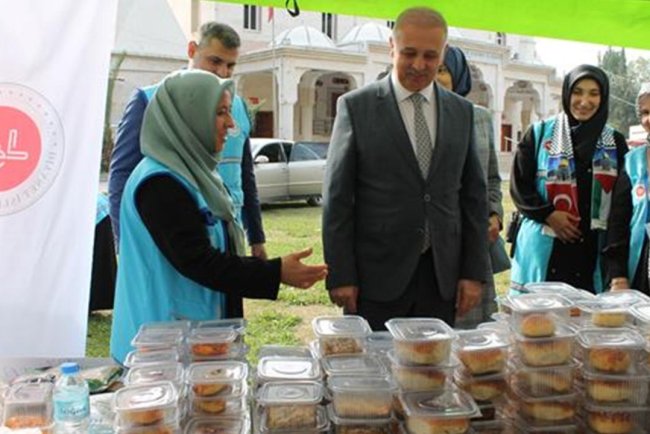 Osmaniye'de Gazze yararına "Hayır Çarşıları" kuruldu