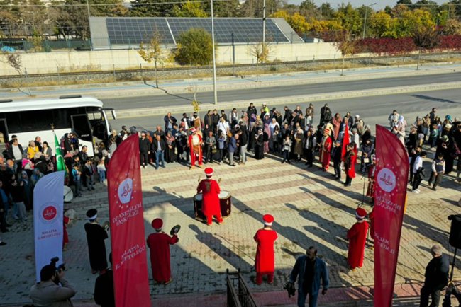 Malatya’dan umre yolcuları dualarla uğurlandı