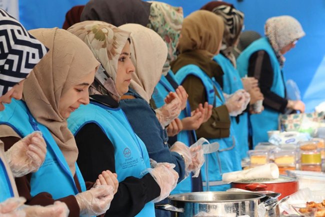 Manisa'da Filistin'e destek için 'Hayır Çarşısı' kuruldu