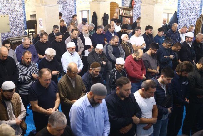 Gürcistan'da düşen uçakta şehit olan askerler için Bakü'de gıyabi cenaze namazı kılındı