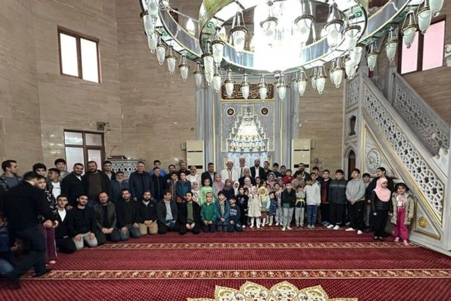 Esenler'de öğrenciler sabah namazında buluştu