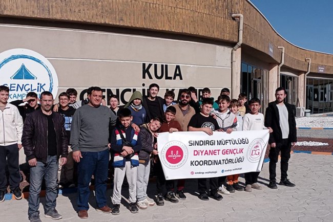 Depremzede gençlere moral ve destek kampı