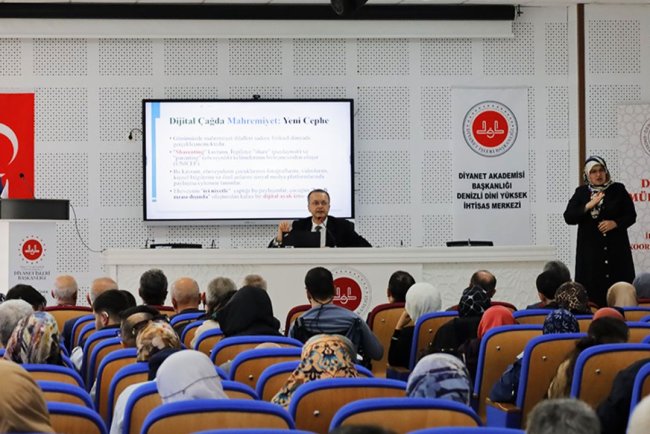 Denizli'de "Engelsiz Aile Okulu" başladı