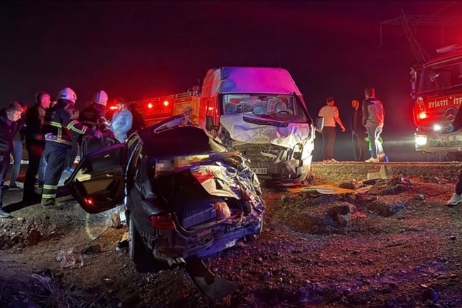 Diyarbakır'da zincirleme trafik kazasında 4 kişi öldü, 13 kişi yaralandı