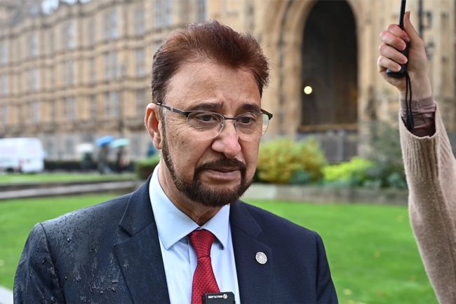 İngiliz Müslüman Milletvekili Khan, hükümete artık İslamofobiyi tanımlaması çağrısı yaptı