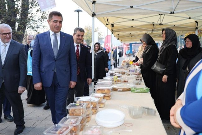 Düzce'de Filistin yararına 'Hayır Çarşısı' kuruldu