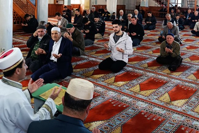 İvrindi'de vefat eden öğretmenler anıldı