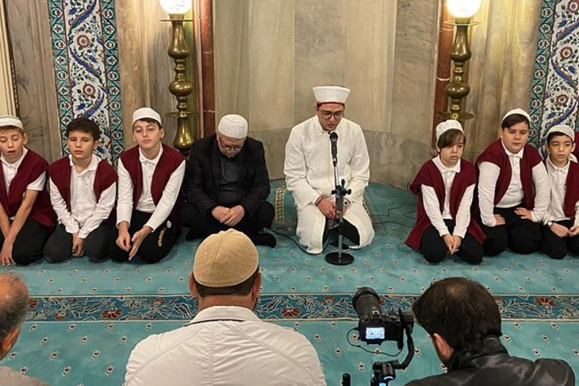 Muradiye Camii'nde çocuklar program icra etti