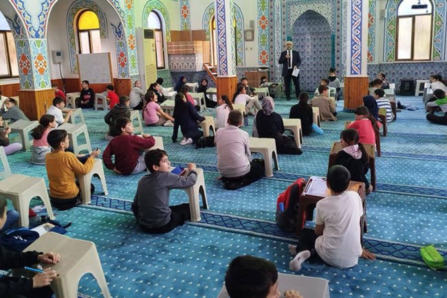 Köşk'teki gençler, camide bilgide yarıştı