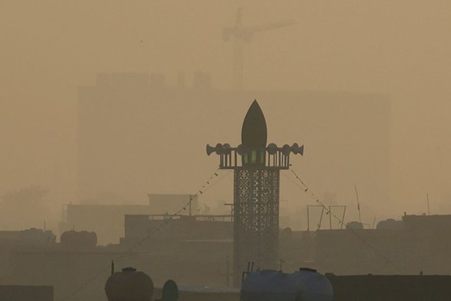 İran'da hava kirliliği ve grip salgını nedeniyle 18 eyalette eğitim uzaktan yapılıyor