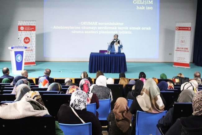 Çorum’da "Ailede Merhamet" konferansı düzenlendi