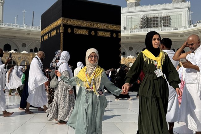 Nadir görülen gen hastası Esma, Kabe hayaline kavuştu