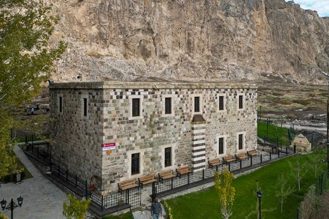 Tarihi Horhor Camii, cemaatiyle buluştu