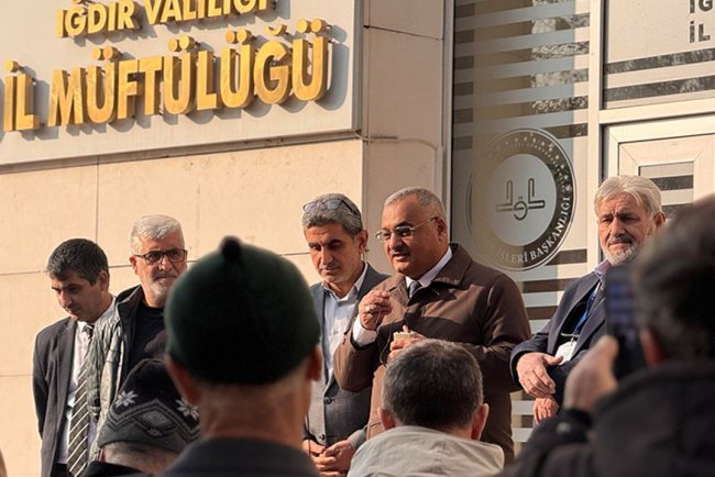 Iğdır'da umreciler dualarla yola çıktı