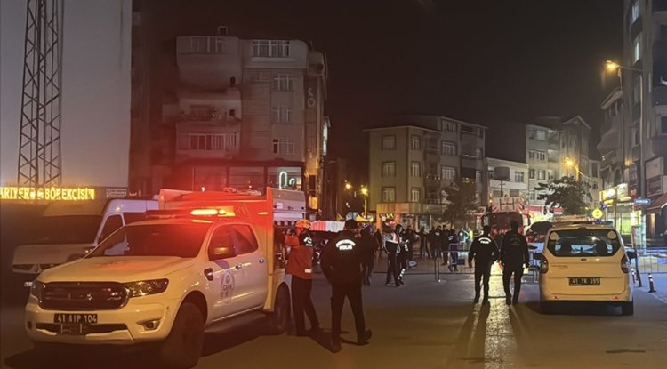 Kocaeli'de çöken apartmanın yakınındaki 3 bina daha tedbiren boşaltıldı