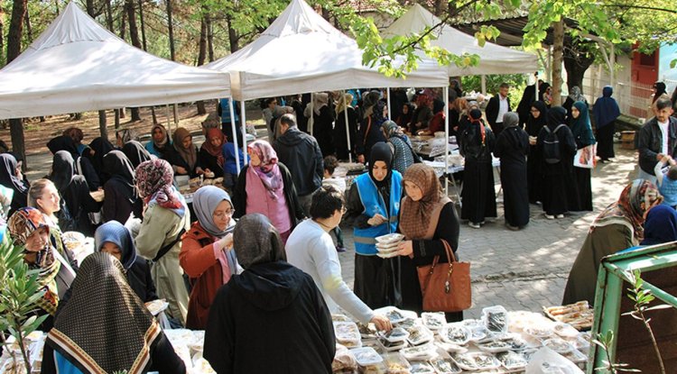 Karabük'teki 'Hayır Çarşısı'na yoğun ilgi