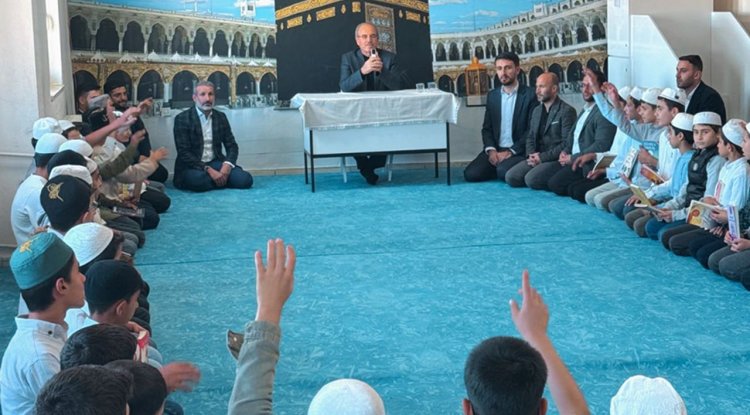 Kozluk Kur'an kurslarında okur yazar buluşması