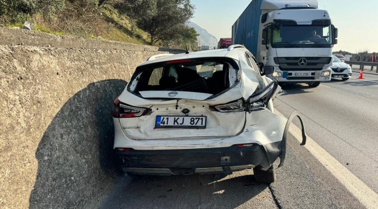 Anadolu Otoyolu Kocaeli kesiminin Ankara istikameti kaza nedeniyle ulaşıma kapandı