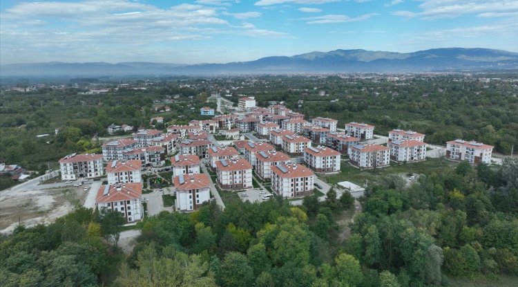 Bakan Kurum, TOKİ ile Düzce'de ev sahibi olan vatandaşların görüntülerini paylaştı: